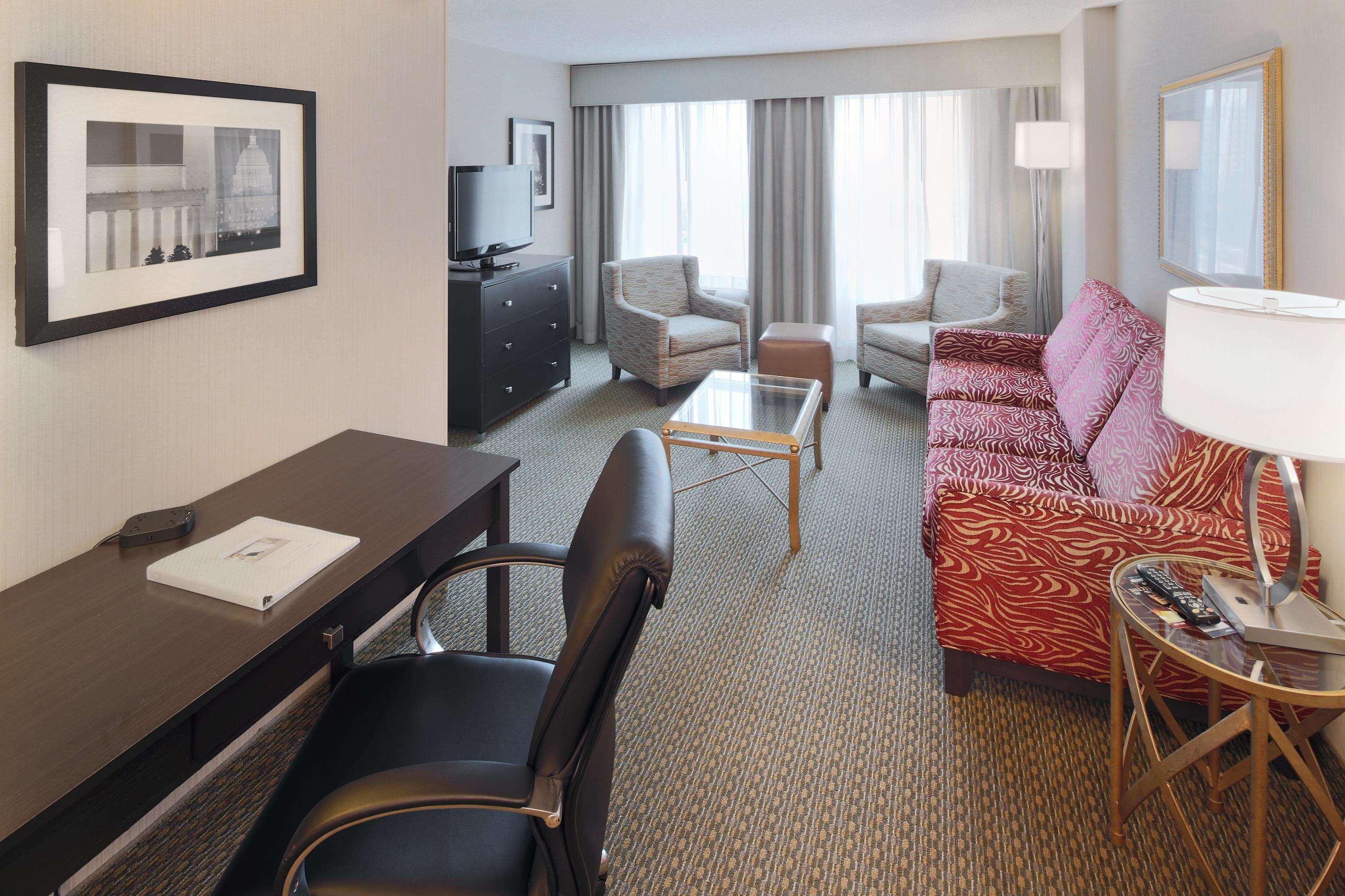 Hampton Inn & Suites Arlington Crystal City Dca Экстерьер фото