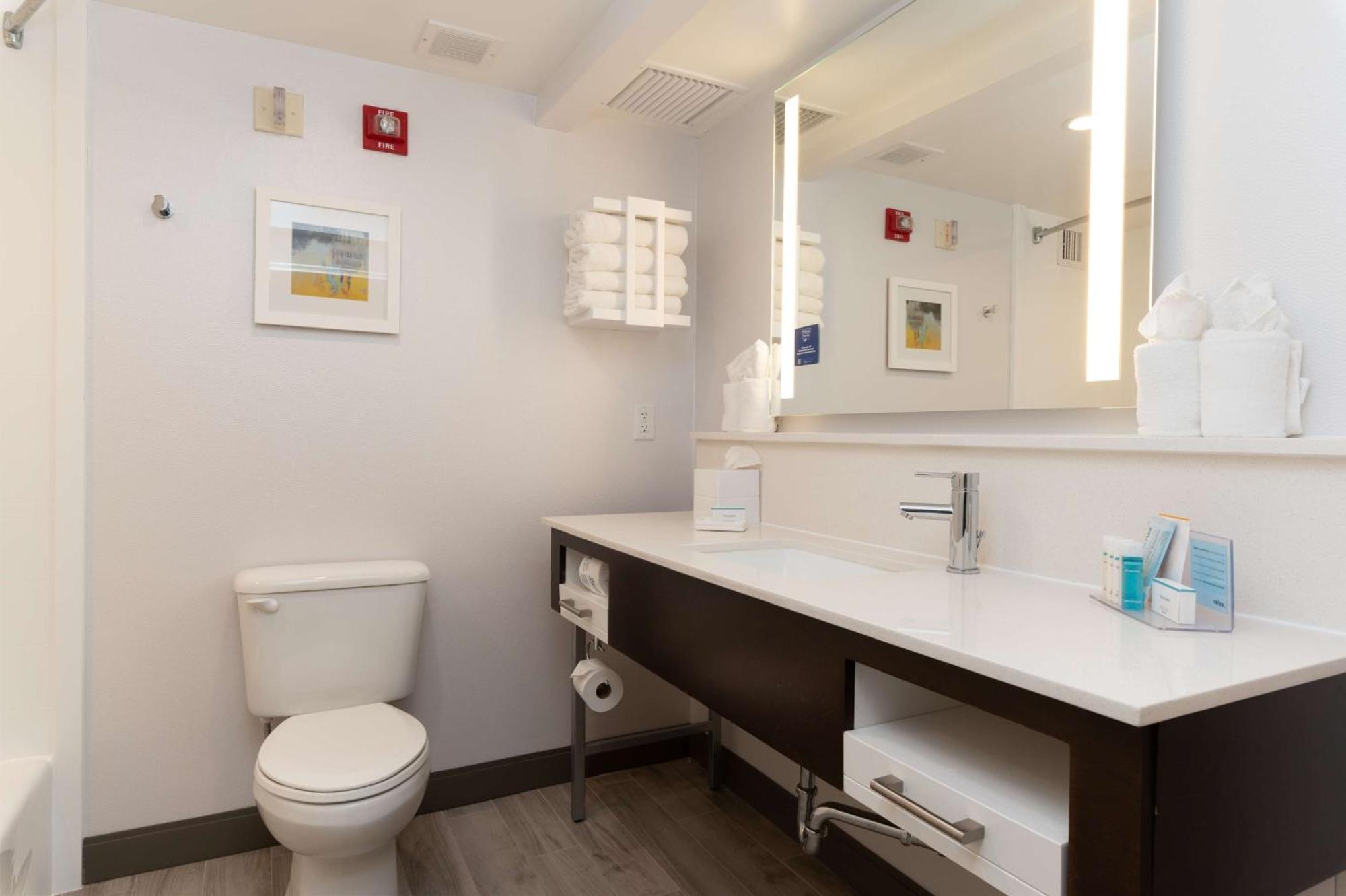 Hampton Inn & Suites Arlington Crystal City Dca Экстерьер фото
